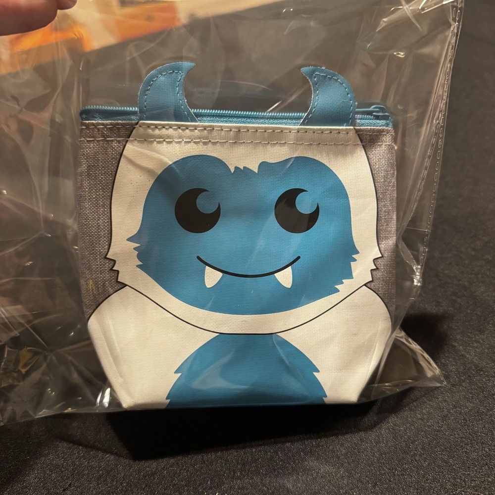 Thirty-One 31 Cool Zip Snacker Yeti Snow Monster Washable Mini Snack Pouch